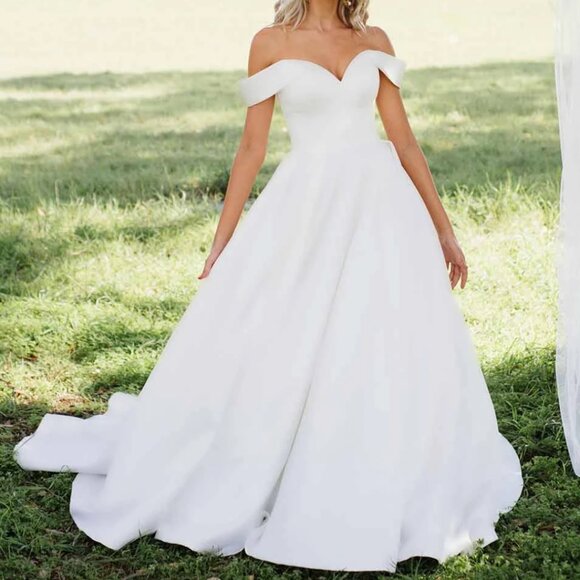 Essence of Australia Modern-Classic Wedding Dress - Bridal Size 20 - Picture 2 of 6